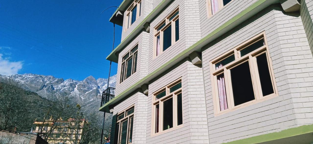 Hotel Mahima Sāngla Exterior foto